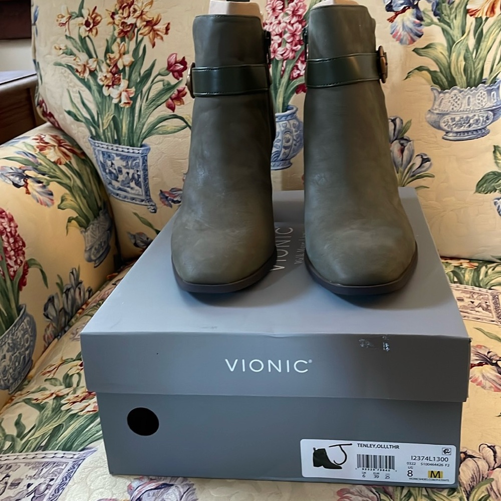 Vionic Tenley olive suede boot